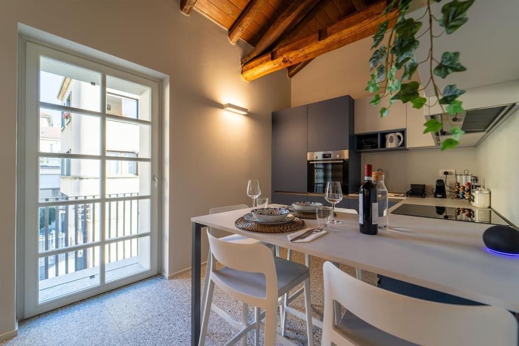 קומו Moderno Appartamento A 200 Metri Dal Duomo מראה חיצוני תמונה